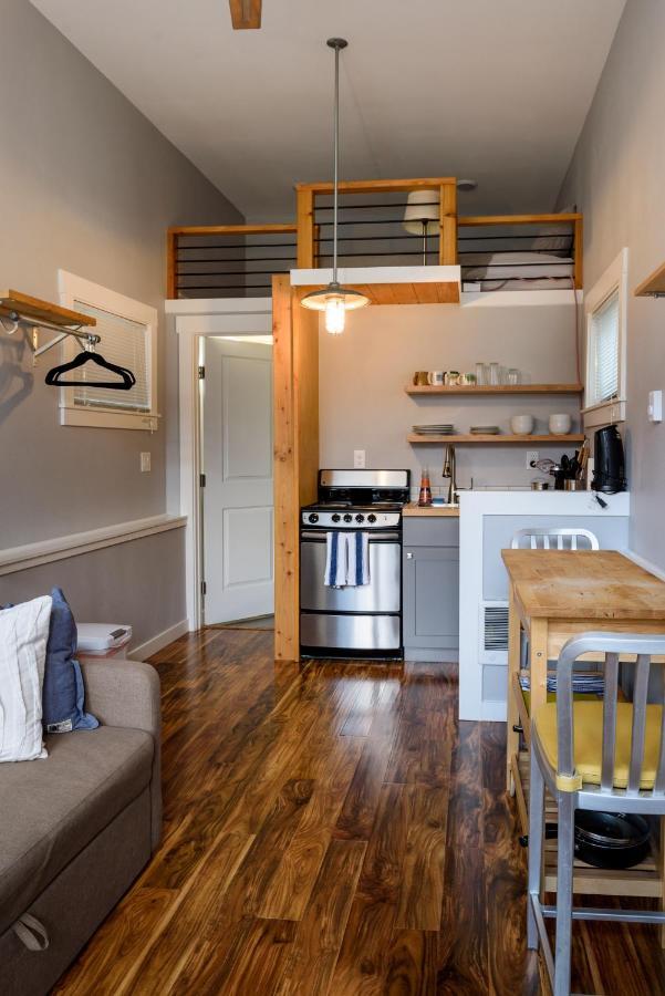Tiny House By Kabino Mini Modern Tiny Home Heart Of Green Lake Pet Friendly Wifi Loft Up Ladder Plus Sleeper Sofa Seattle Exteriör bild