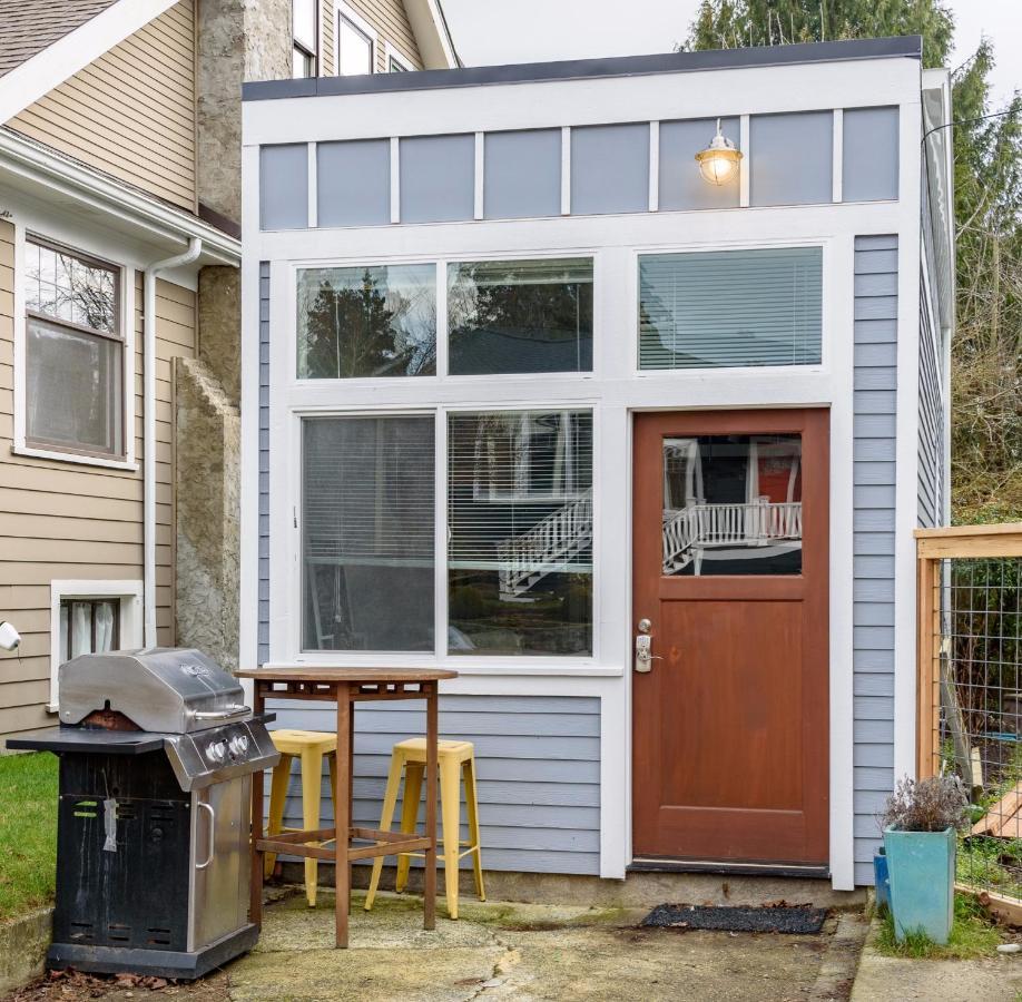 Tiny House By Kabino Mini Modern Tiny Home Heart Of Green Lake Pet Friendly Wifi Loft Up Ladder Plus Sleeper Sofa Seattle Exteriör bild